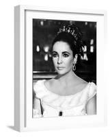 Hotel International THE V.I.P.S d'Anthony Asquith with Elizabeth Taylor, 1963 (b/w photo)-null-Framed Photo