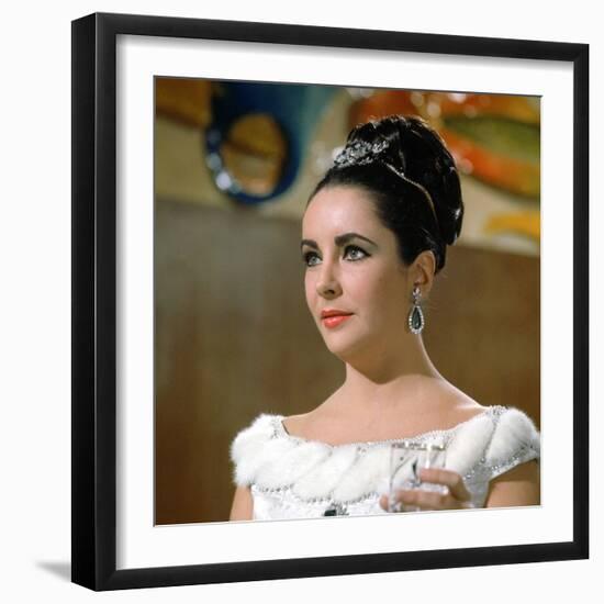 Hotel International THE V.I.P.S d'Anthony Asquith with Elizabeth Taylor, 1963-null-Framed Photo