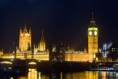 https://imgc.allpostersimages.com/img/posters/house-of-parliament-in-london_u-L-PZPMN80.jpg?artPerspective=n