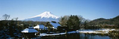 https://imgc.allpostersimages.com/img/posters/houses-in-front-of-a-mountain-mt-fuji-honshu-japan_u-L-P311WZ0.jpg?artPerspective=n