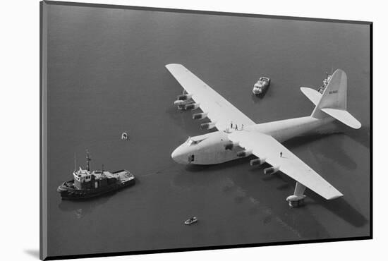 Howard Hughes' Spruce Goose-null-Mounted Photographic Print