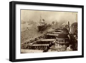 HSDG, Dampfer Cap Polonio, Hafeneinfahrt, Gebäude-null-Framed Giclee Print