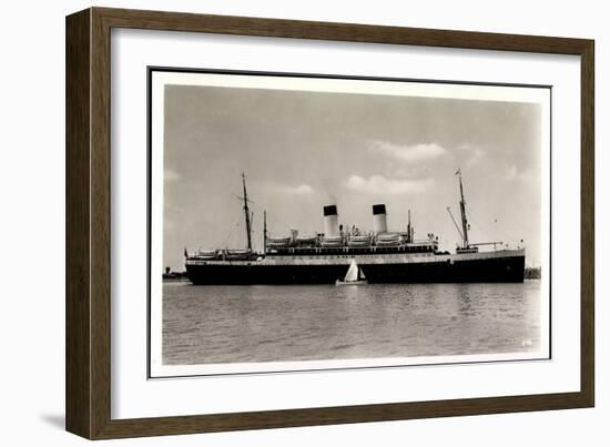 HSDG, Dampfschiff M.S. Monte Pascoal Vor Anker-null-Framed Giclee Print