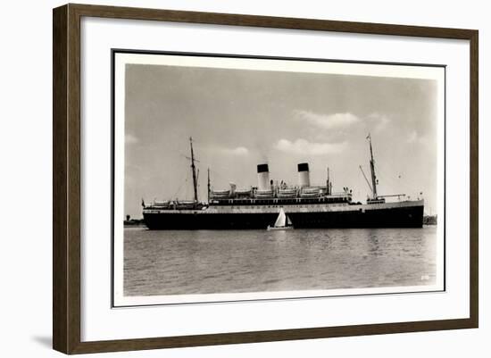 HSDG, Dampfschiff M.S. Monte Pascoal Vor Anker-null-Framed Giclee Print