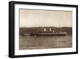HSDG, M.S. Monte Sarmiento, Dampfschiff an Der Küste-null-Framed Giclee Print