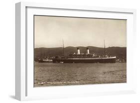 HSDG, M.S. Monte Sarmiento, Dampfschiff an Der Küste-null-Framed Giclee Print