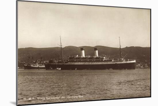 HSDG, M.S. Monte Sarmiento, Dampfschiff an Der Küste-null-Mounted Giclee Print