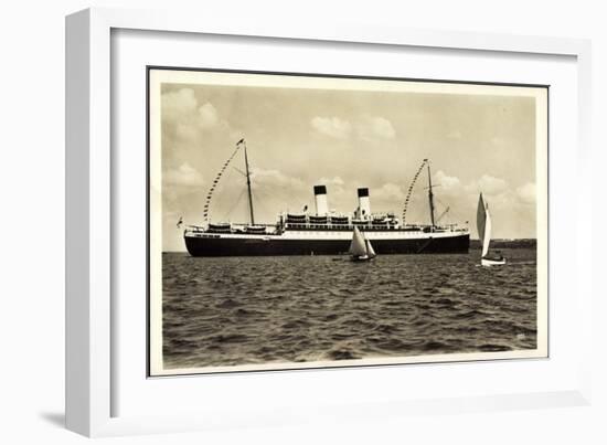 HSDG, M.S. Monte Sarmiento, Dampfschiff, Segelboote-null-Framed Giclee Print