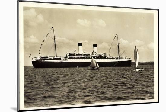 HSDG, M.S. Monte Sarmiento, Dampfschiff, Segelboote-null-Mounted Giclee Print