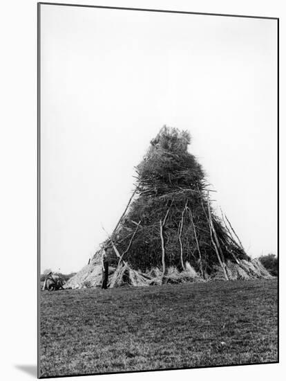 Huge Bonfire 1938-Fred Musto-Mounted Photographic Print