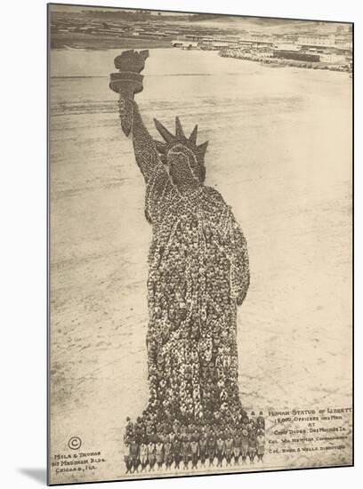 Human Statue of Liberty. 18,000 Officers and Men at Camp Dodge, Des Moines, Ia.-Mole Thomas-Mounted Art Print