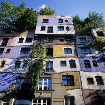 https://imgc.allpostersimages.com/img/posters/hundertwasserhaus-antitraditional-architecture-vienna-austria-europe_u-L-PFVXSE0.jpg?artPerspective=n