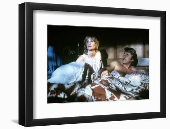 Hurlements, THE HOWLING, by JoeDante with Dee Wallace and Christopher Stone, 1981 (photo)-null-Framed Photo