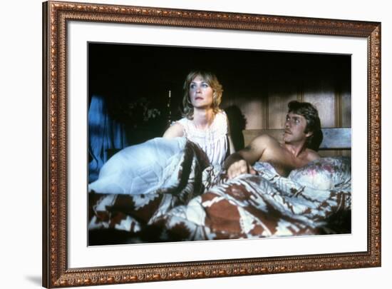 Hurlements, THE HOWLING, by JoeDante with Dee Wallace and Christopher Stone, 1981 (photo)-null-Framed Photo