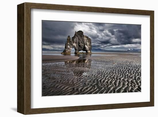 Hvatserkur-null-Framed Art Print