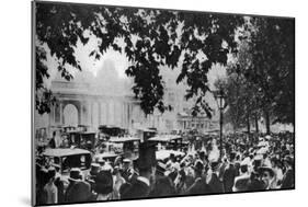 Hyde Park on a Fine Ascot Sunday, London, 1926-1927-null-Mounted Giclee Print