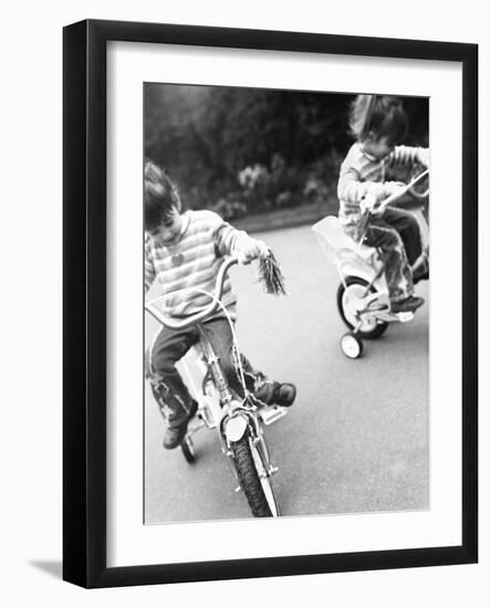 Identical Twin Girls-Ian Boddy-Framed Photographic Print