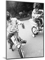 Identical Twin Girls-Ian Boddy-Mounted Photographic Print