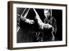 Ikiru, Miki Odagiri, Takashi Shimura, 1952-null-Framed Premium Photographic Print