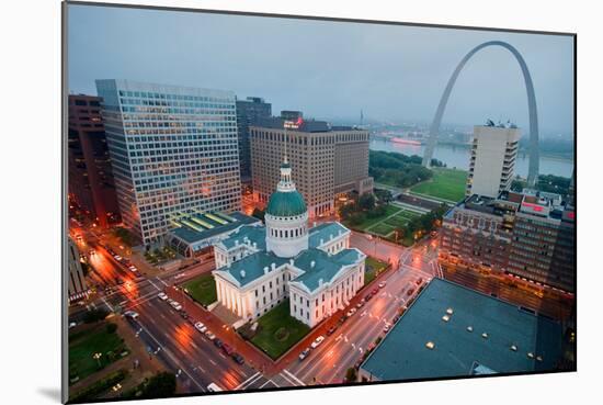 In a misty rain an elevated view of Gateway Arch and the historical Old St. Louis Courthouse. Th...-null-Mounted Photographic Print