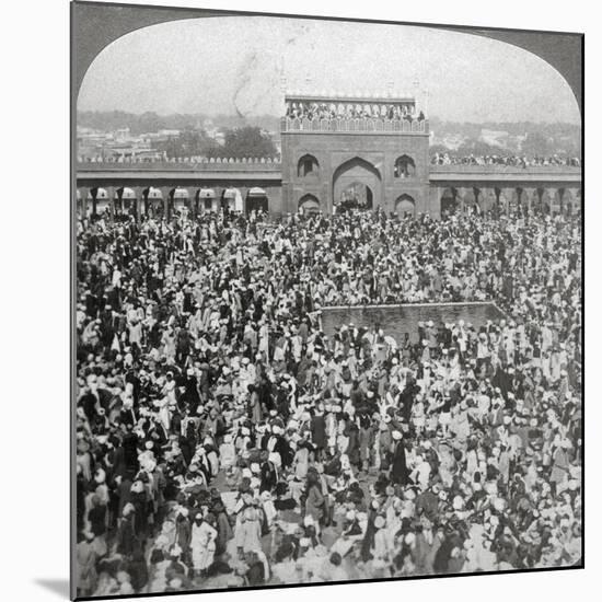 In the Court of the Jumma Mosque, Delhi, India, 1903-Underwood & Underwood-Mounted Giclee Print