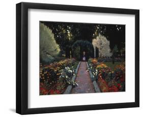 In the Garden of Aranjuez. 1908-Santiago Rusinol y Prats-Framed Premium Giclee Print