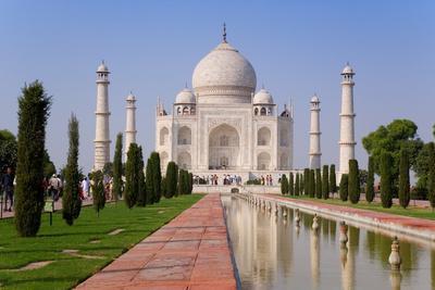 https://imgc.allpostersimages.com/img/posters/india-uttar-pradesh-the-taj-mahal-this-mughal-mausoleum-has-become-the-tourist-emblem-of-india_u-L-PNF0CD0.jpg?artPerspective=n