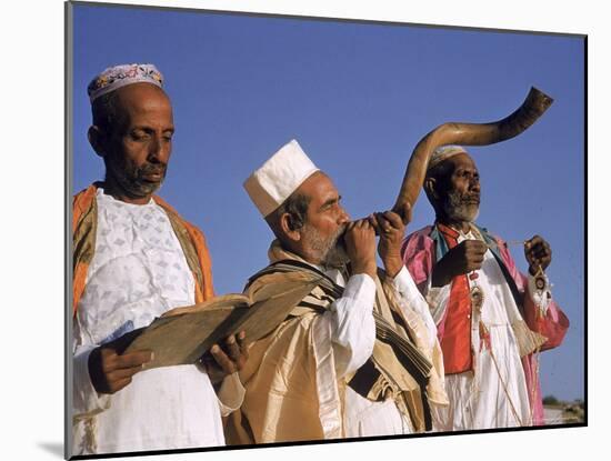 Indian Rabbi Blowing the Shofar Horn on the Jewish Sabbath-Alfred Eisenstaedt-Mounted Photographic Print