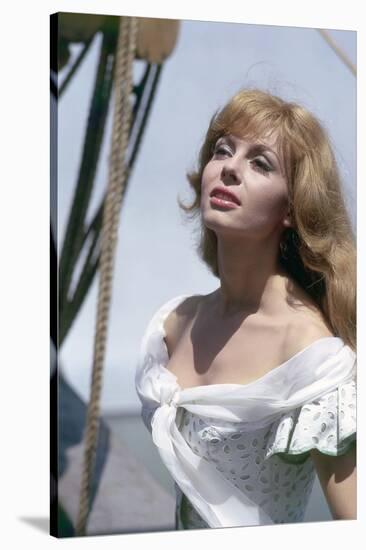 INDOMPTABLE ANGELIQUE, 1967 directed by BERNARD BORDERIE Michele Mercier (photo)-null-Stretched Canvas