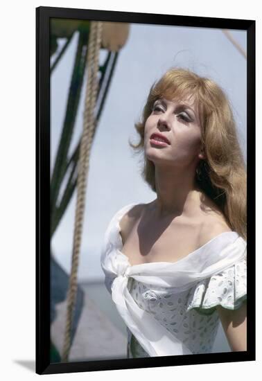 INDOMPTABLE ANGELIQUE, 1967 directed by BERNARD BORDERIE Michele Mercier (photo)-null-Framed Photo