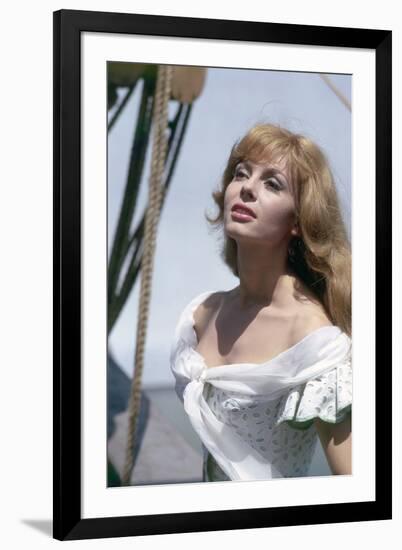 INDOMPTABLE ANGELIQUE, 1967 directed by BERNARD BORDERIE Michele Mercier (photo)-null-Framed Photo