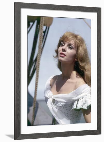 INDOMPTABLE ANGELIQUE, 1967 directed by BERNARD BORDERIE Michele Mercier (photo)-null-Framed Photo