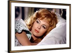 INDOMPTABLE ANGELIQUE, 1967 directed by BERNARD BORDERIE Michele Mercier (photo)-null-Framed Photo