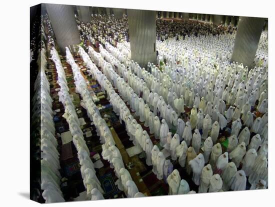Indonesian Muslims Pray at Istiqlal Mosque in Jakarta for the Victims of Deadly Tsunami in Aceh-null-Stretched Canvas