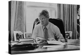 Informal Portrait of President Bill Clinton at His Desk in the Oval Office-null-Stretched Canvas