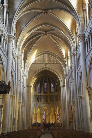https://imgc.allpostersimages.com/img/posters/interior-of-lausanne-cathedral-lausanne-vaud-switzerland-europe_u-L-PNPOO50.jpg?artPerspective=n