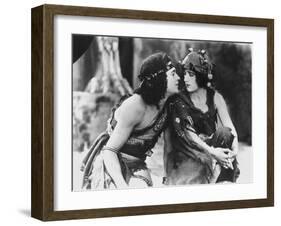 INTOLERANCE, 1916 directed by DAVID WARK GRIFFITH (b/w photo)-null-Framed Photo