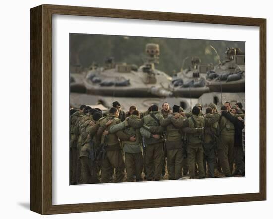 Israeli Soldiers Chant Slogans after a Briefing before Entering Gaza on a Combat Mission-null-Framed Photographic Print