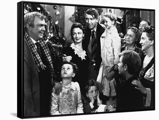 It's a Wonderful Life de FranckCapra avec James Stewart et Donna Reed 1946 famille devant un arbre-null-Framed Stretched Canvas