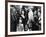 It's a Wonderful Life de FranckCapra avec James Stewart et Donna Reed 1946 famille devant un arbre-null-Framed Photo