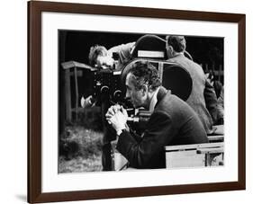 Italian director Michelangelo Antonioni (1912 - 2007) on the set of his film Blow Up, 1967 (b/w pho-null-Framed Photo