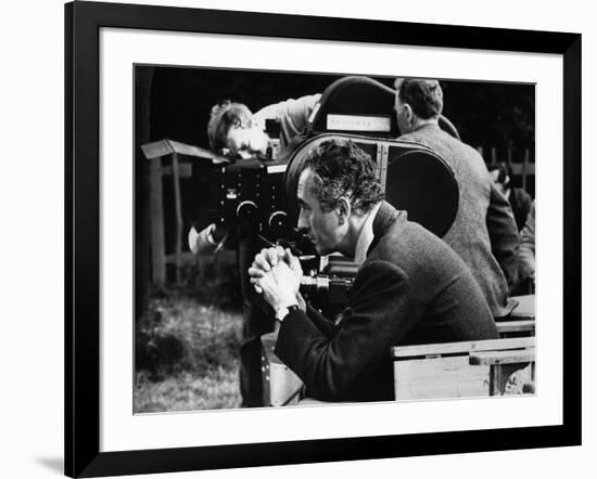 Italian director Michelangelo Antonioni (1912 - 2007) on the set of his film Blow Up, 1967 (b/w pho-null-Framed Photo