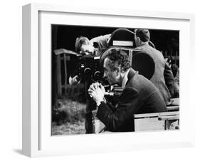 Italian director Michelangelo Antonioni (1912 - 2007) on the set of his film Blow Up, 1967 (b/w pho-null-Framed Photo