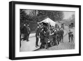 Italian Ice Cream or 'Hoky' Seller, London, Early 1900s, (1926-192)-Taylor-Framed Giclee Print