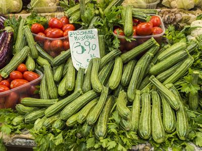 https://imgc.allpostersimages.com/img/posters/italy-florence-a-variety-of-vegetables-for-sale-in-a-shop-in-the-central-market-mercato-centrale_u-L-Q1IKDGJ0.jpg?artPerspective=n