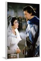 IVANHOE, 1952 directed by RICHARD THORPE Elizabeth Taylor and George Sanders (photo)-null-Framed Photo