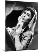 IVANHOE, 1952 directed by RICHARD THORPE Elizabeth Taylor (b/w photo)-null-Mounted Photo
