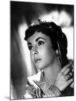 IVANHOE, 1952 directed by RICHARD THORPE Elizabeth Taylor (b/w photo)-null-Mounted Photo