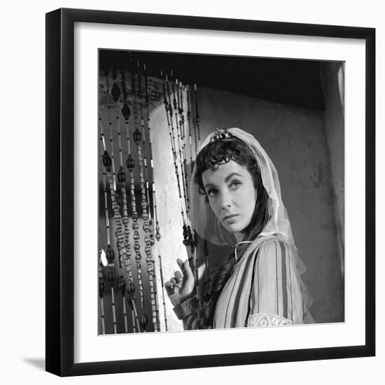 IVANHOE, 1952 directed by RICHARD THORPE Elizabeth Taylor pictured during the making of the film "I-null-Framed Photo