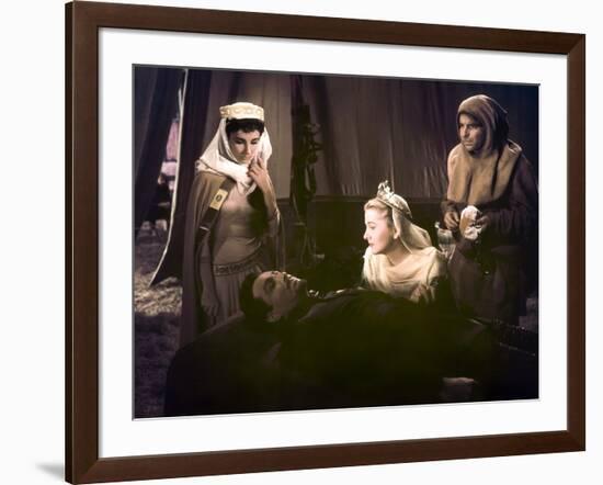 IVANHOE, 1952 directed by RICHARD THORPE Elizabeth Taylor, Robert Taylor and Joan Fontaine (photo)-null-Framed Photo